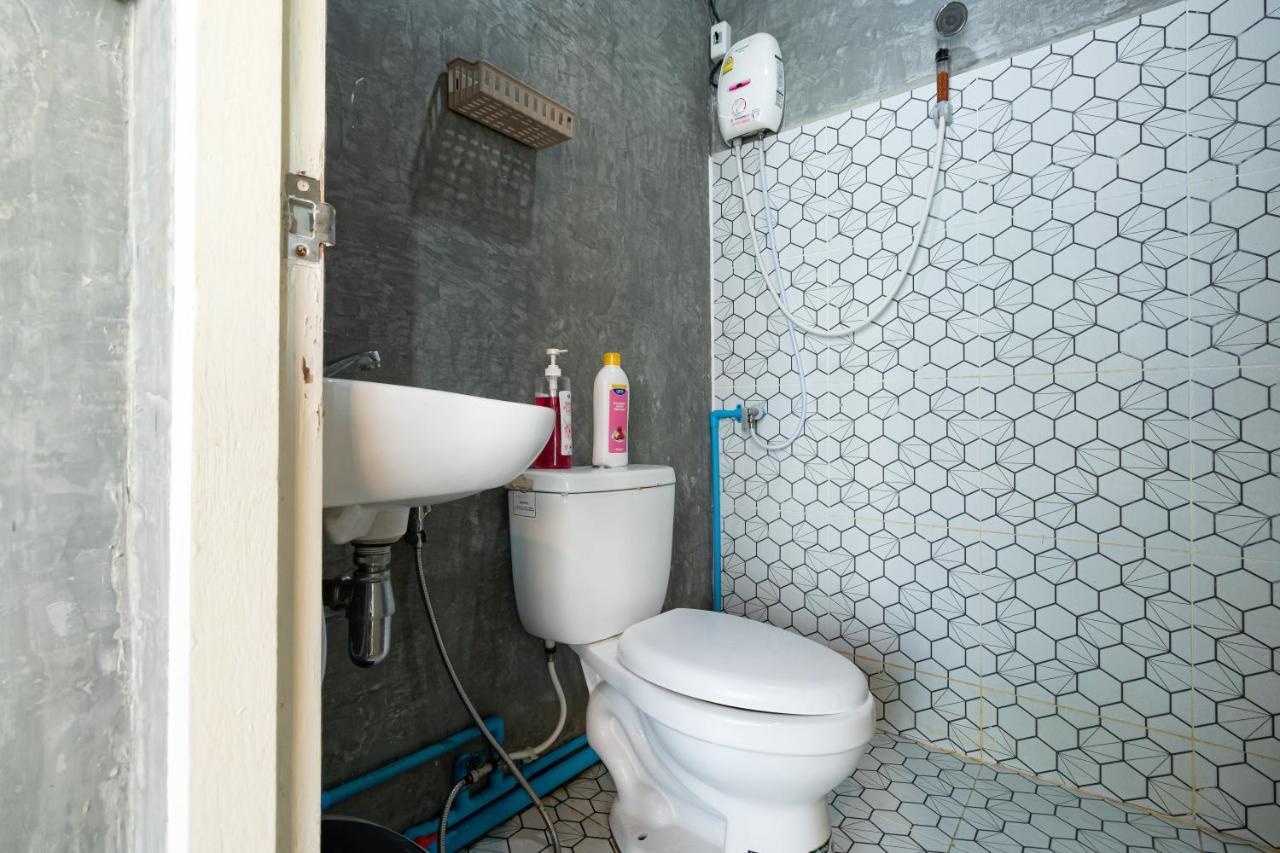 The Beds Ever Hostel (Adults Only) Bangkok Bagian luar foto