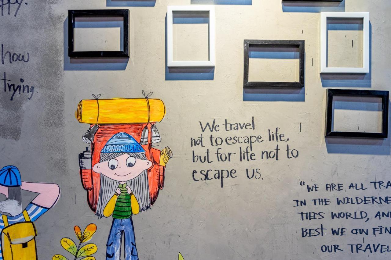 The Beds Ever Hostel (Adults Only) Bangkok Bagian luar foto