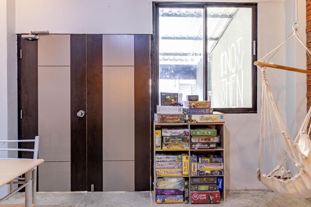 The Beds Ever Hostel (Adults Only) Bangkok Bagian luar foto