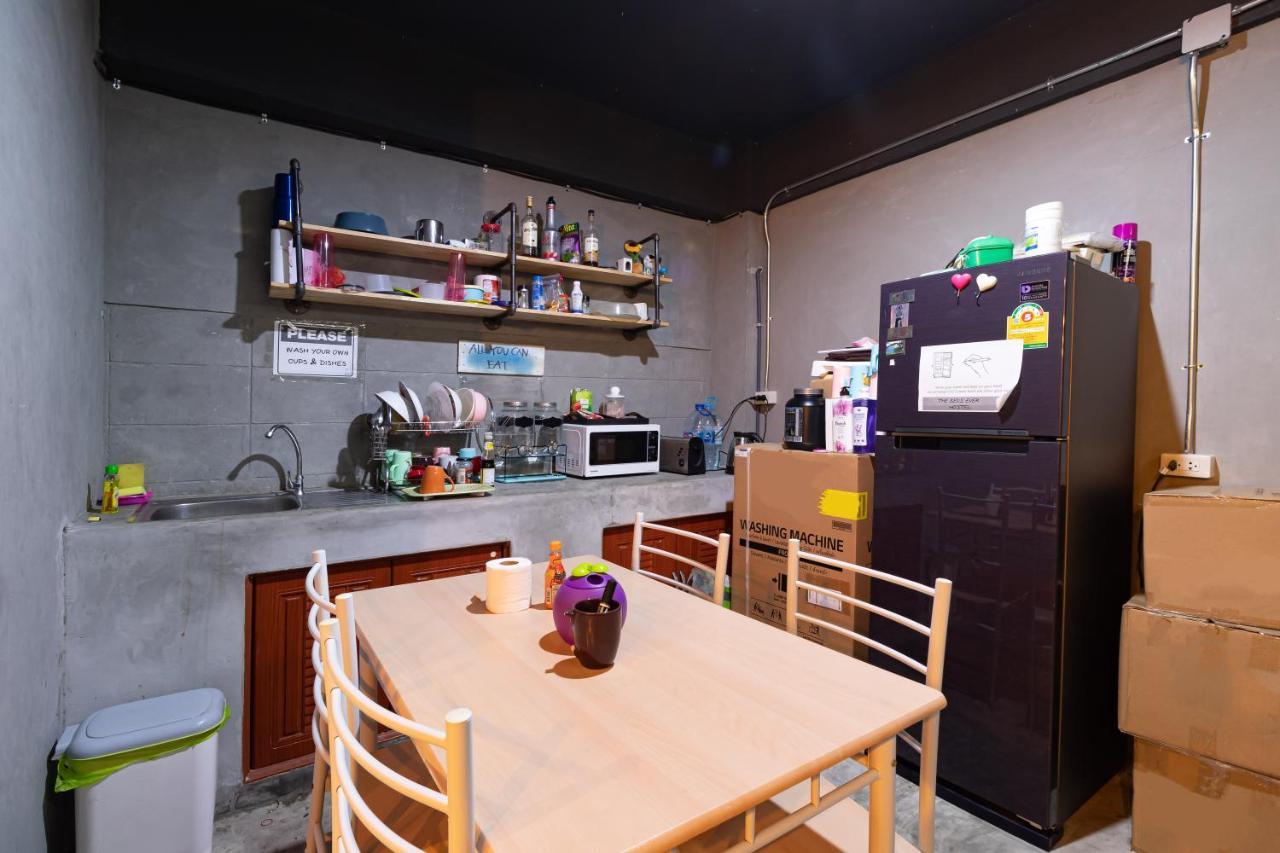 The Beds Ever Hostel (Adults Only) Bangkok Bagian luar foto