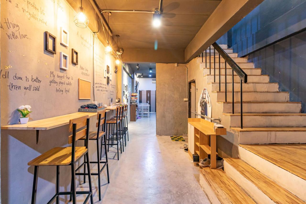 The Beds Ever Hostel (Adults Only) Bangkok Bagian luar foto