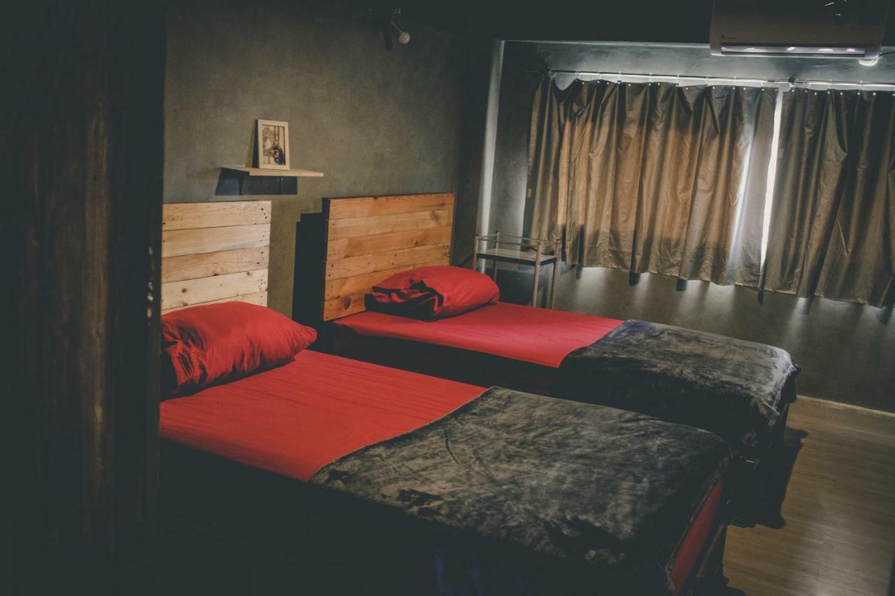The Beds Ever Hostel (Adults Only) Bangkok Bagian luar foto