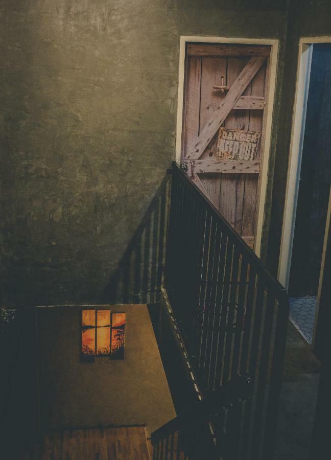 The Beds Ever Hostel (Adults Only) Bangkok Bagian luar foto