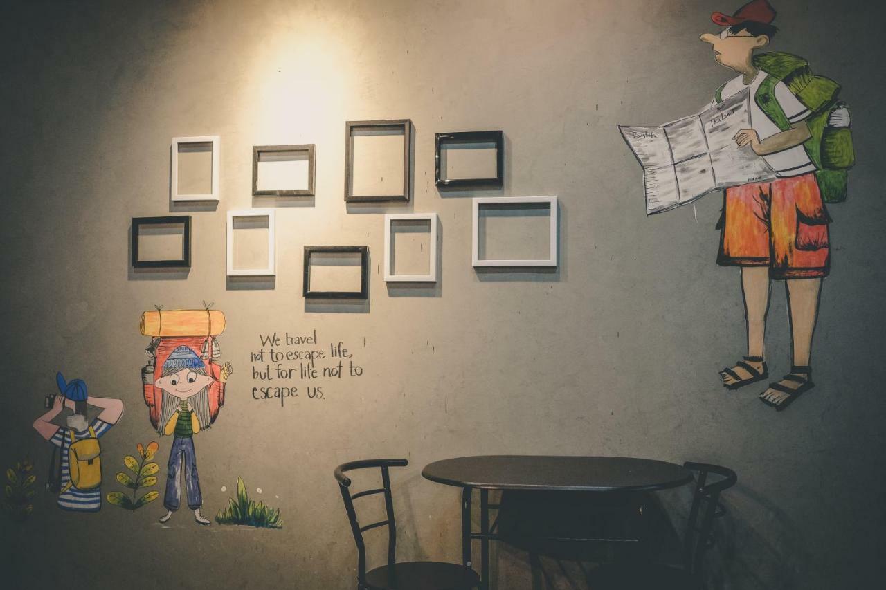 The Beds Ever Hostel (Adults Only) Bangkok Bagian luar foto