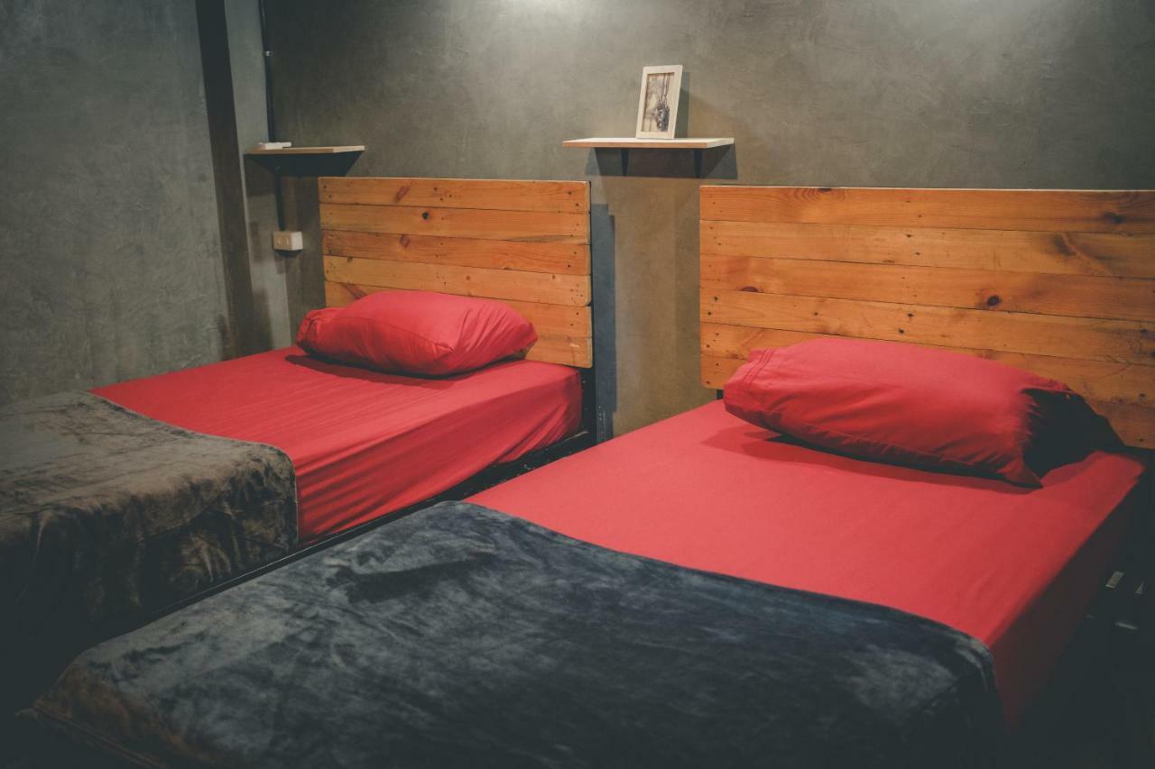 The Beds Ever Hostel (Adults Only) Bangkok Bagian luar foto